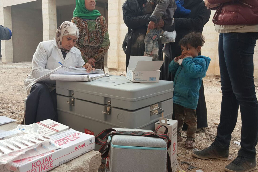 OMS: Hay mujeres y niños desesperados por salir de Alepo