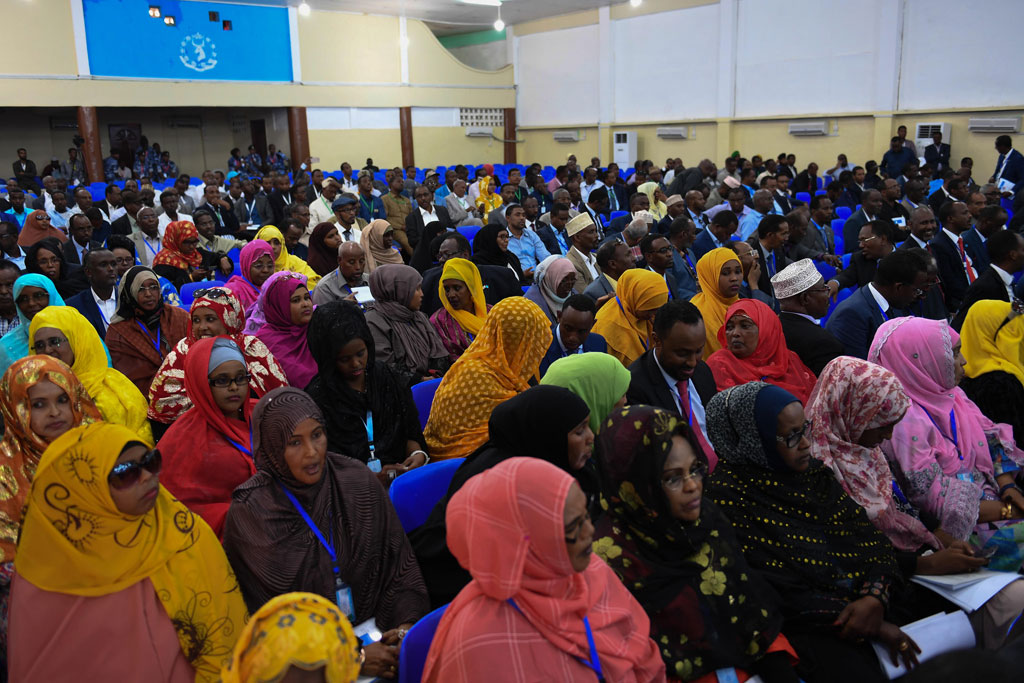 Juramentan 283 parlamentarios en Somalia