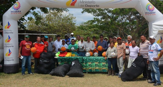 Ligas barriales y parroquiales de Guayaquil recibieron kits deportivos