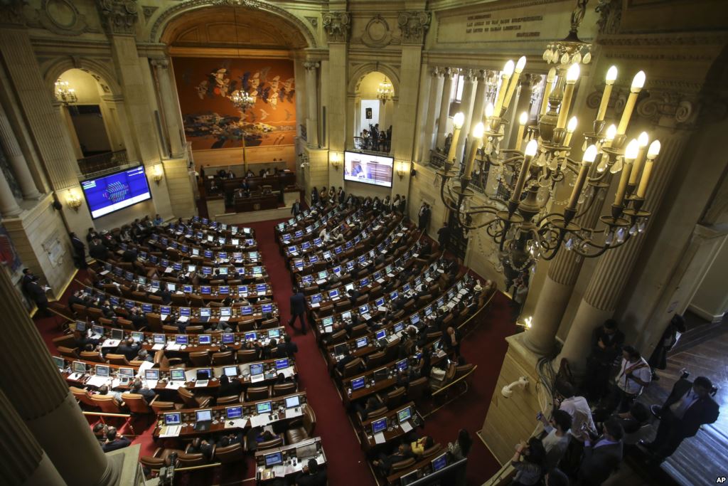 Congreso colombiano refrenda acuerdo de paz