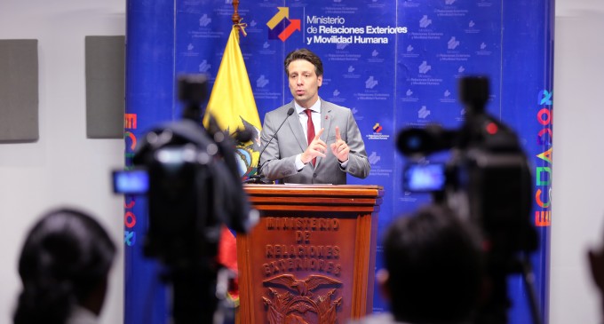 Guillaume Long: Acuerdo de OPEP es beneficioso para Ecuador
