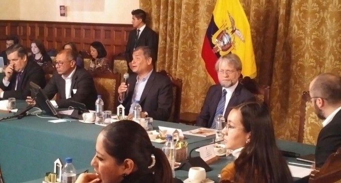 Antanas Mockus visitó al Presidente Correa y se reunió con el Gabinete
