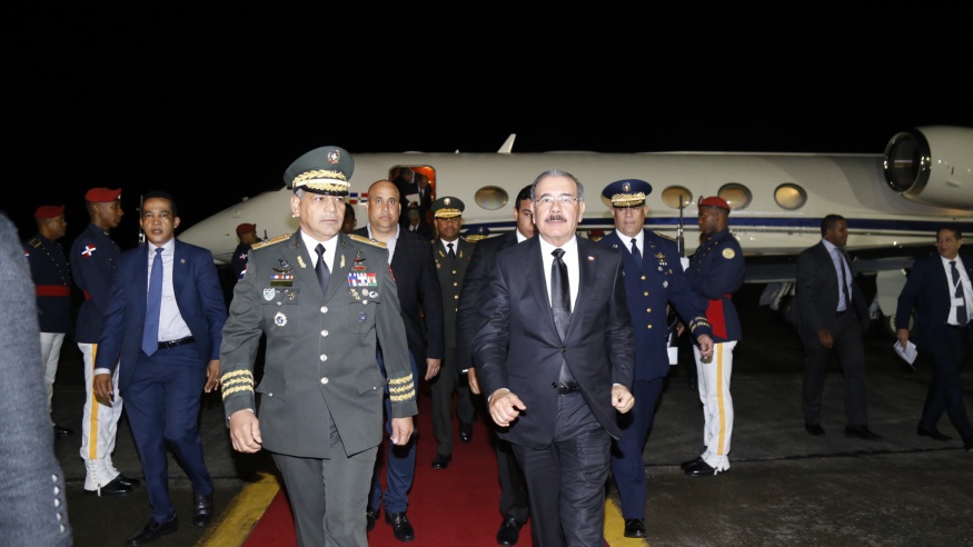 REPÚBLICA DOMINICANA: Danilo Medina retorna de Cuba; participó en tributo al Comandante Fidel Castro Ruz