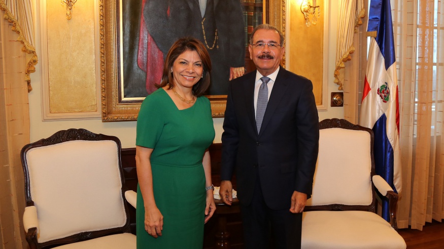 REPÚBLICA DOMINICANA: Laura Chinchilla felicita a Danilo Medina por logros Gobierno: resalta crecimiento (VIDEO)