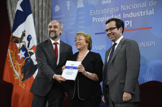 Bachelet encabeza ceremonia de entrega de la Estrategia Nacional de Propiedad Industrial