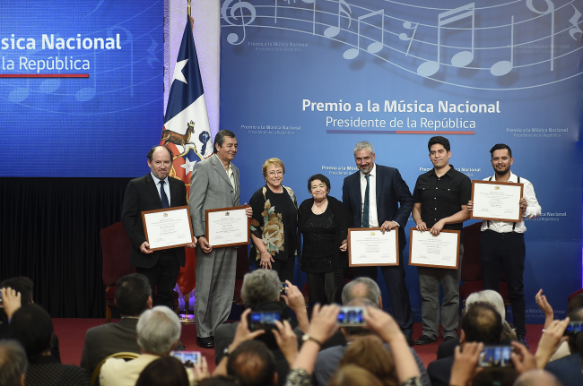 CHILE: Bachelet entrega el Premio a la Música Nacional: “Gracias por mantener viva nuestra música, gracias por la diversidad, gracias por la audacia, gracias por creer y crear”
