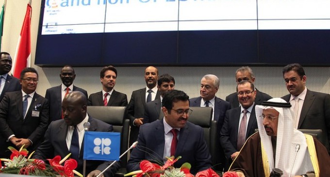 Países exportadores de petróleo No OPEP se comprometieron a reducir producción de crudo