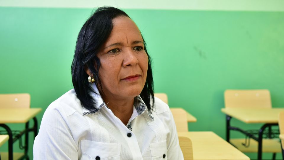 REPÚBLICA DOMINICANA: Gobierno y comunidad distinguen profesora Lucía Medina; en Santana, liceo lleva su nombre