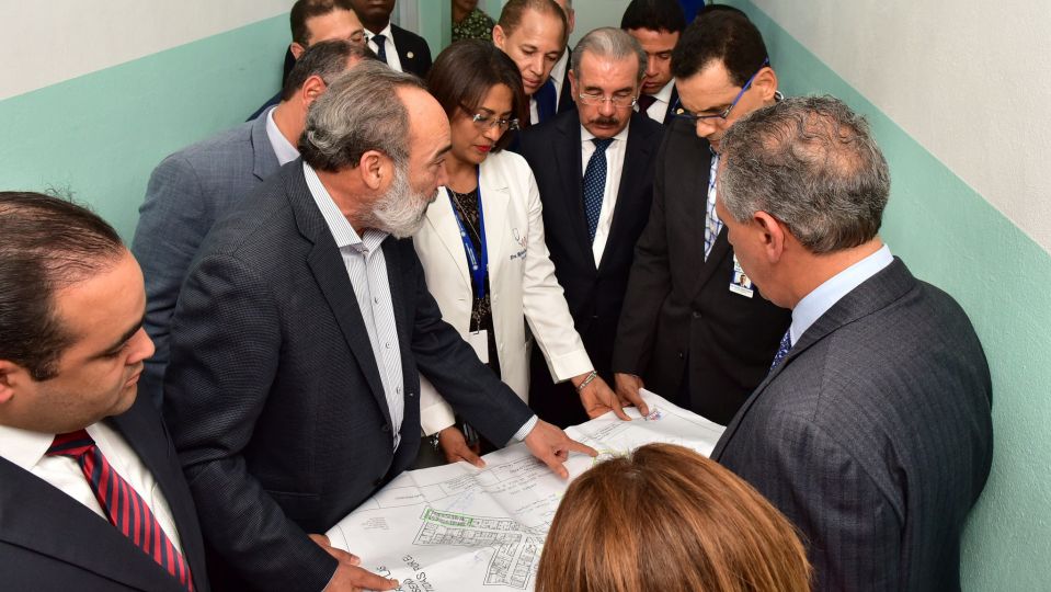 REPÚBLICA DOMINICANA: Danilo Medina supervisa trabajos de remodelación hospital Luis Morillo King de La Vega