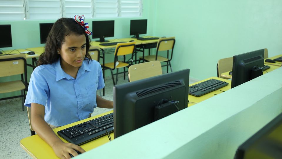 REPÚBLICA DOMINICANA: Laura Patricia: “Este liceo nos permite saber que la educación de aquí es buena”