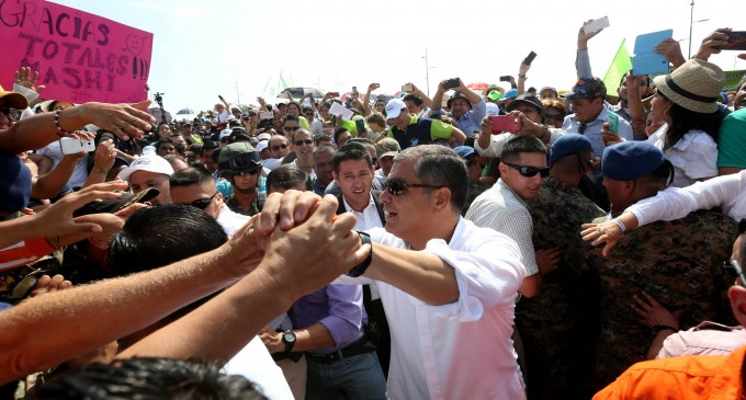 Despedida masiva al Presidente Correa en su último Enlace