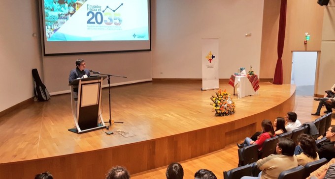 Ecuador cuenta con agenda educativa y tecnológica hacia 2035