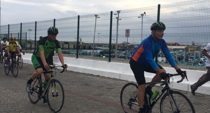 Presidente recorrió Montecristi y Jaramijó en bicicleta