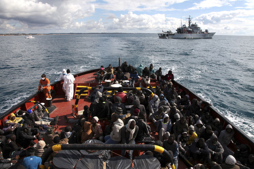 Unas 3.000 personas son rescatadas del mar cuando intentaban llegar a Italia desde África