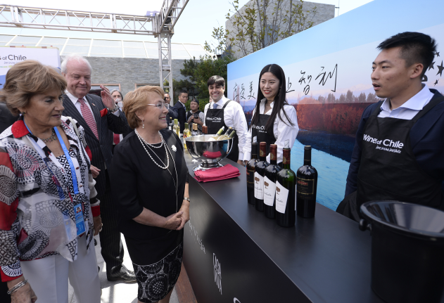 CHILE: Bachelet inaugura muestra itinerante de vinos chilenos en Beijing
