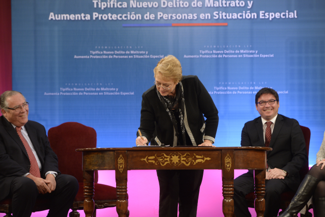 Bachelet: “Hoy estamos haciendo justicia con las víctimas de maltrato, diciendo fuerte y claro a la sociedad que la violencia no es aceptable”