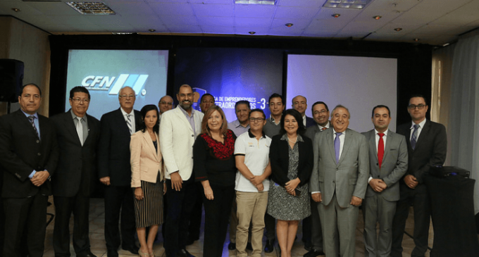 Ganadores del concurso Liga de Emprendedores Extraordinarios 3 recibieron sus premios en Guayaquil