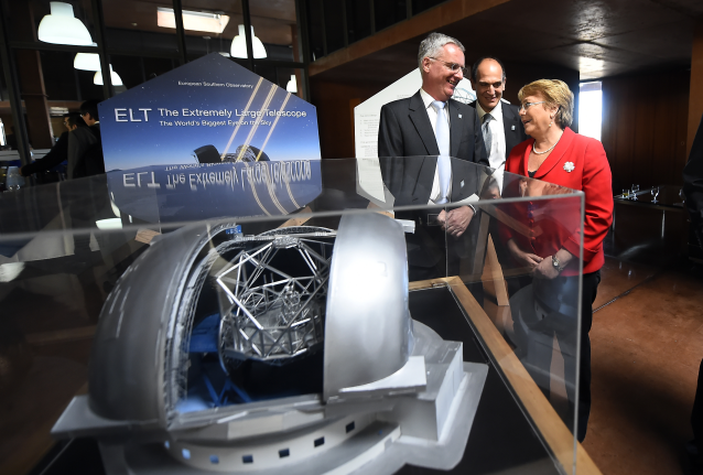 Presidenta encabeza ceremonia de instalación de la primera piedra del mayor telescopio optico infrarrojo del mundo