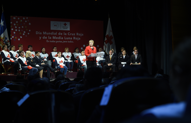 Presidenta Bachelet conmemora Día Internacional de la Cruz Roja