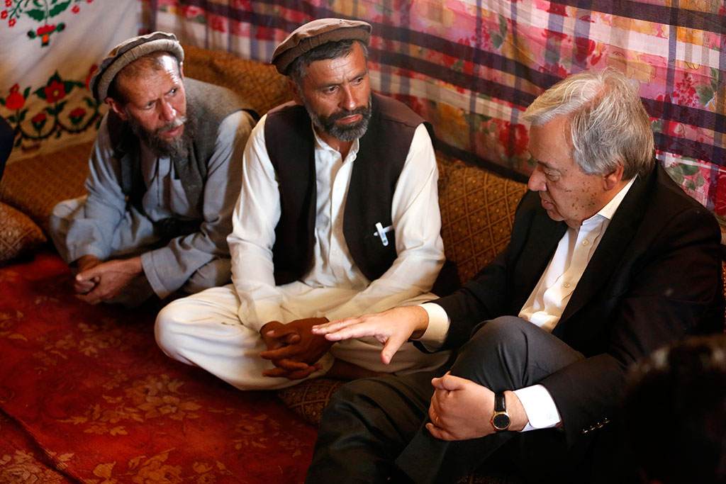 El Secretario General visita Afganistán y se solidariza con las víctimas del conflicto