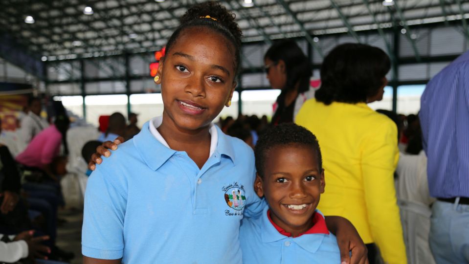 REPÚBLICA DOMINICANA: Moradores La Nueva Barquita siguen mejorando condiciones de vida; reciben tres obras