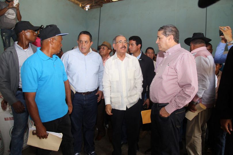 Danilo apoya a pescadores Sabana de la Mar y da seguimiento a logros arroceros de Miches  