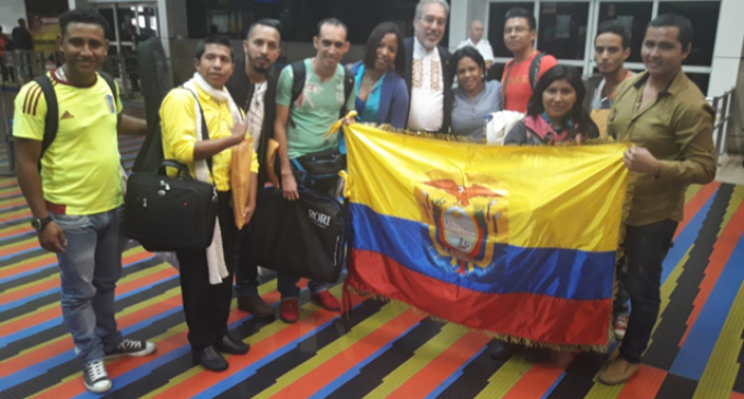 Egresados de Medicina Integral Comunitaria retornan al Ecuador