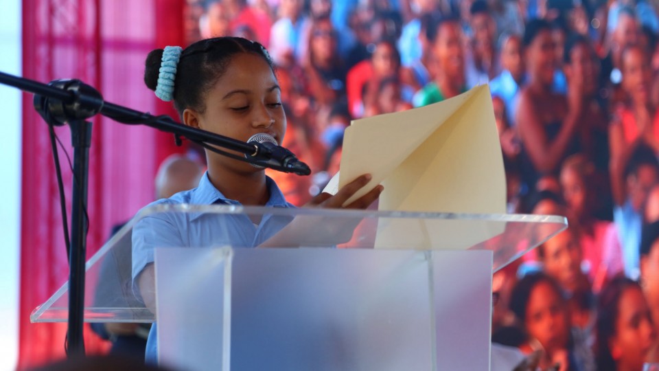 REPÚBLICA DOMINICANA: En La Bombita de Azua, reciben emocionados la escuela que esperaban con ansias
