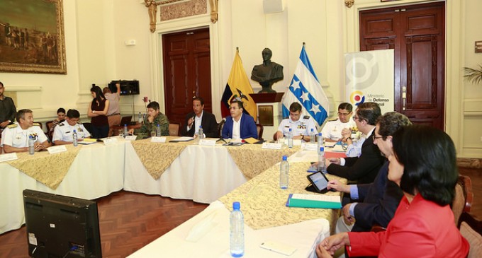 Fuerzas Armadas colaboran en el control de armas en Guayaquil