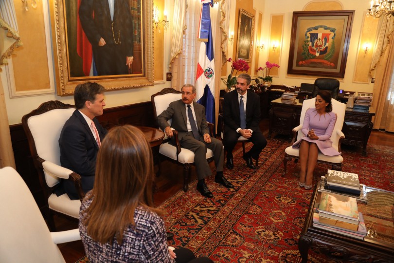 REPÚBLICA DOMINICANA: Danilo Medina recibe a presidente de Olimpiadas Especiales, Timothy Shriver. RD será sede torneo