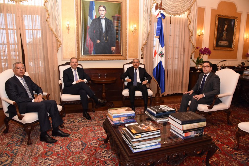 REPÚBLICA DOMINICANA: Presidente Danilo Medina recibe a nuevo representante del BID en el país, Miguel Coronado