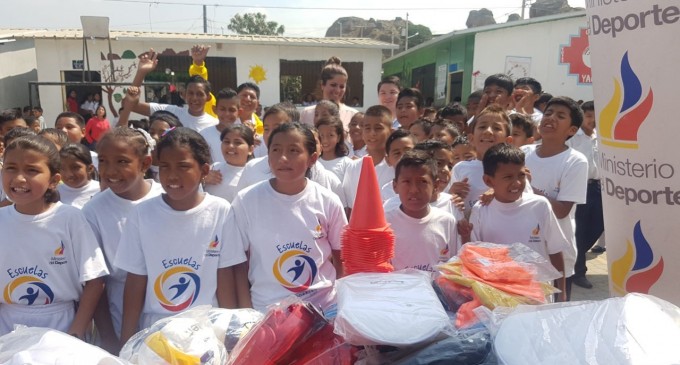 Niños y jóvenes de Monte Sinaí se benefician con Escuela de Iniciación