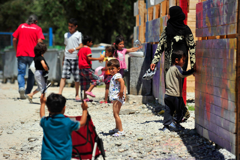 Mujeres y niños refugiados sufren abusos sexuales en centros de recepción de las islas griegas