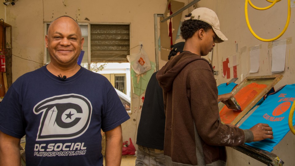 REPÚBLICA DOMINICANA: Local y área de bordado. Winston Cepeda uniformes #2018SeráMejor