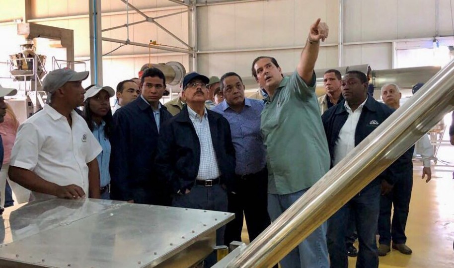 REPÚBLICA DOMINICANA: El Factor: Danilo Medina supervisa puesta en funcionamiento de planta de procesamiento de alimentos