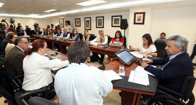 Presidente se reunió con delegados de Unasur y OEA que acompañarán en la Consulta Popular