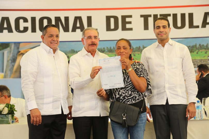 REPÚBLICA DOMINICANA: Nordeste, región de propietarios: productores de Arenoso y Villa Riva reciben 1,304 títulos
