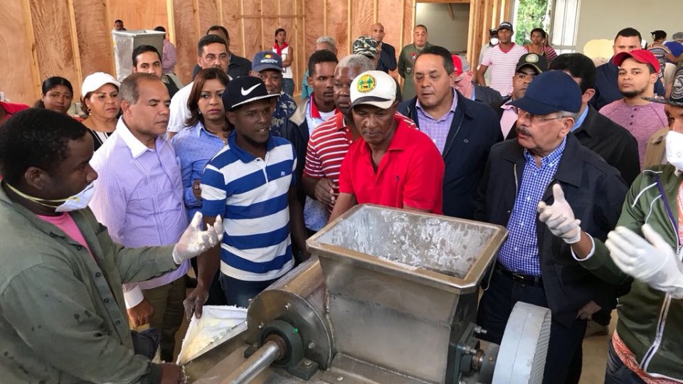 REPÚBLICA DOMINICANA: En Sánchez Ramírez, Danilo supervisa avances construcción planta de casabe y procesadora frutas