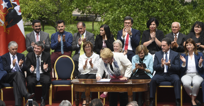 Presidenta Bachelet firmó decretos de creación de Áreas Marinas Protegidas y del Parque Nacional Pumalín