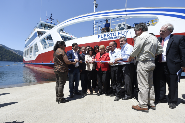 Presidenta Bachelet inaugura Transbordador para la ruta Puerto Fuy  Puerto Pirihueico