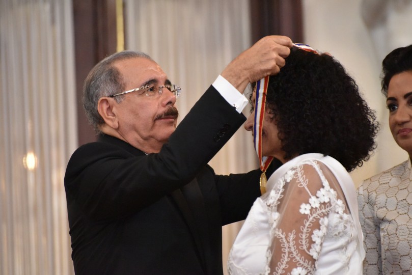 REPÚBLICA DOMINICANA: Con entusiasmo, orgullo y alegría, Danilo entrega Medalla al Mérito a 13 mujeres dominicanas