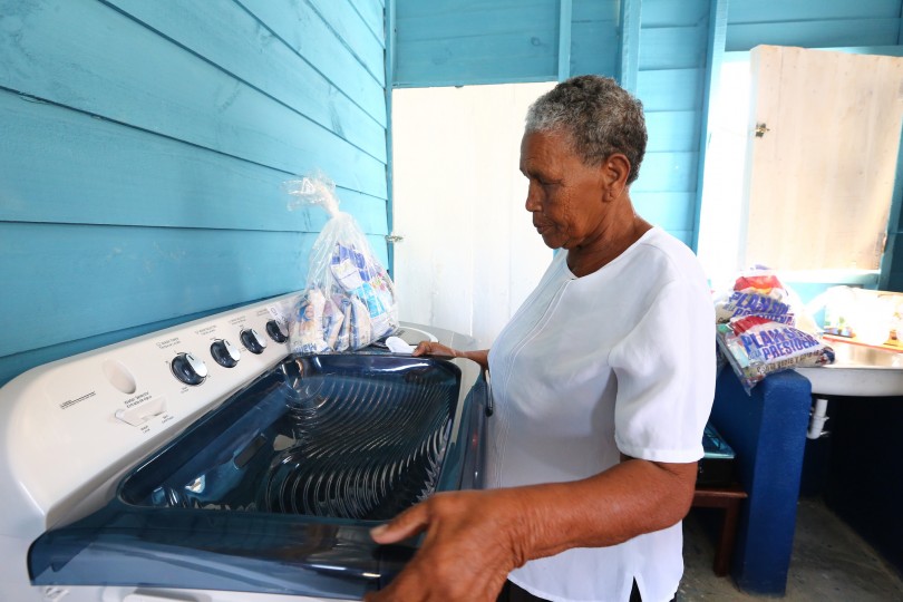 REPÚBLICA DOMINICANA: Alegría en Duvergé; Primera Dama entrega 21 viviendas, remodelación de capilla y asfaltado de calles