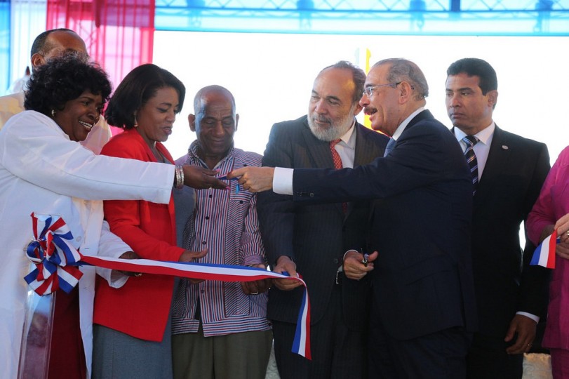 Danilo Medina cumple con los comunitarios de Polo, les entrega hospital remozado y equipado