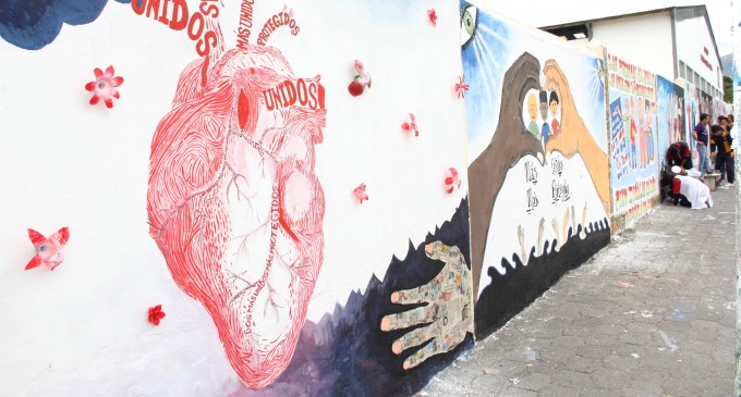 Estudiantes pintaron murales con mensajes contra la violencia de género