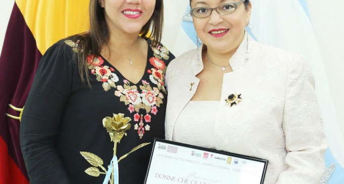 Vicepresidenta Vicuña recibe reconocimientos internacionales