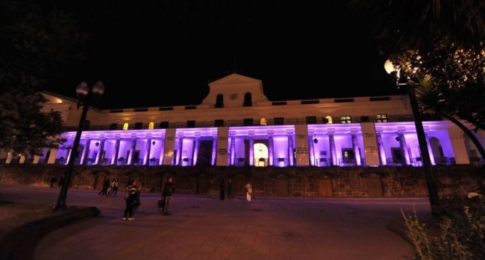 Palacio de Gobierno se ilumina en conmemoración del Día Internacional de la Mujer