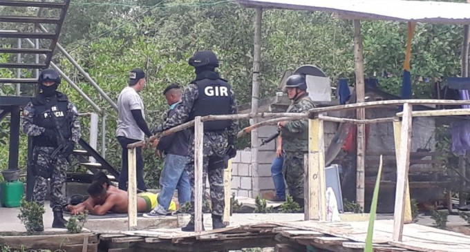 Operativo de control a camaroneras de Guayas deja 14 detenidos