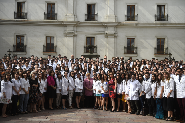 Presidenta Bachelet da inicio al período de formación de especialistas y destinación de médicos para la salud pública 2018