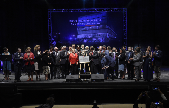 Presidenta Bachelet al inaugurar el Teatro Regional del Biobío: El balance entre lo que nos propusimos hacer y lo que llevamos a cabo es tremendamente pos...