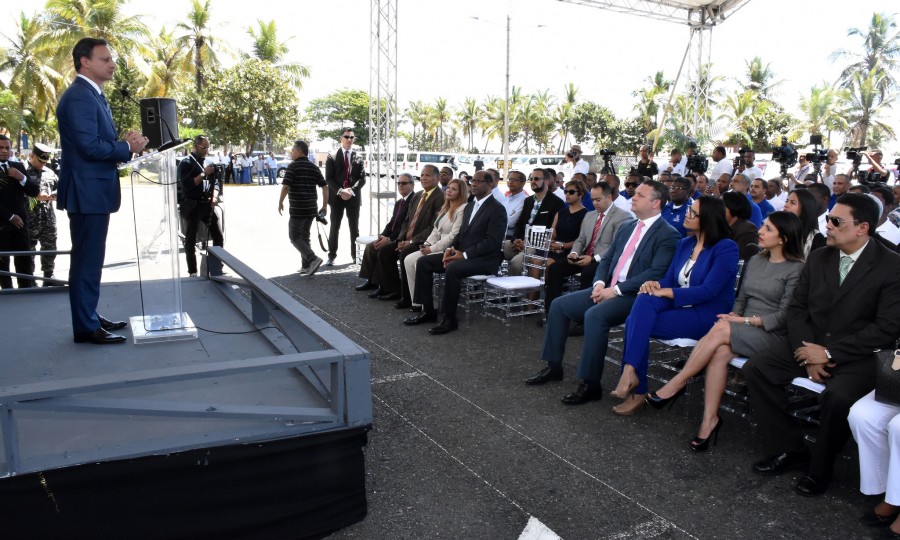 REPÚBLICA DOMINICANA: Procurador entrega vehículos a dependencias institución para ofrecer servicios de mayor calidad